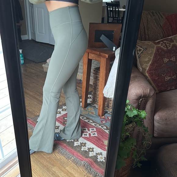 Lululemon Groove Pant - Picture 3 of 6